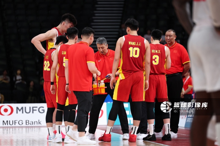 媒体人：比赛强度下来就能发挥 中国男篮的进攻就是三脚猫功夫